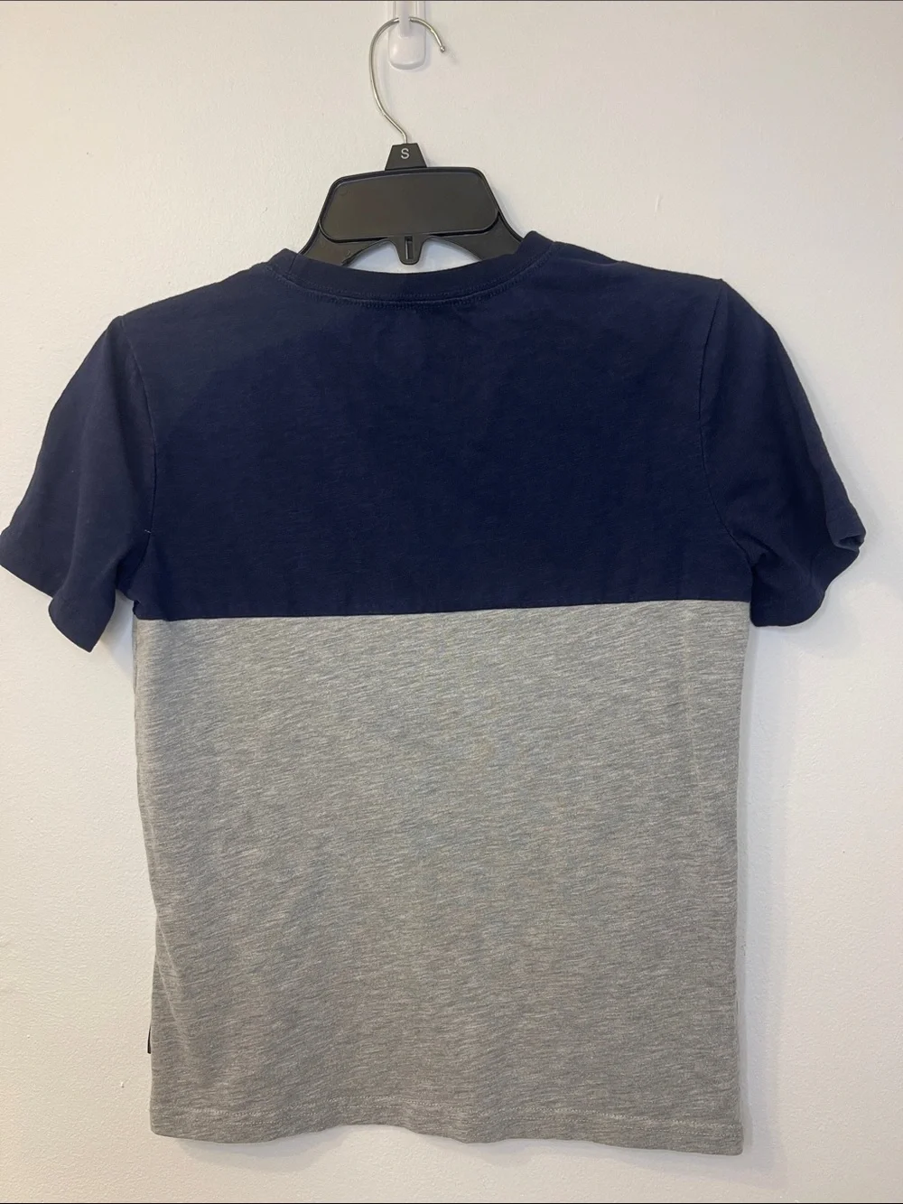 Eddie Bauer Navy & Heather Gray Colorblock Tee with Orange Pocket Size M (10/12)